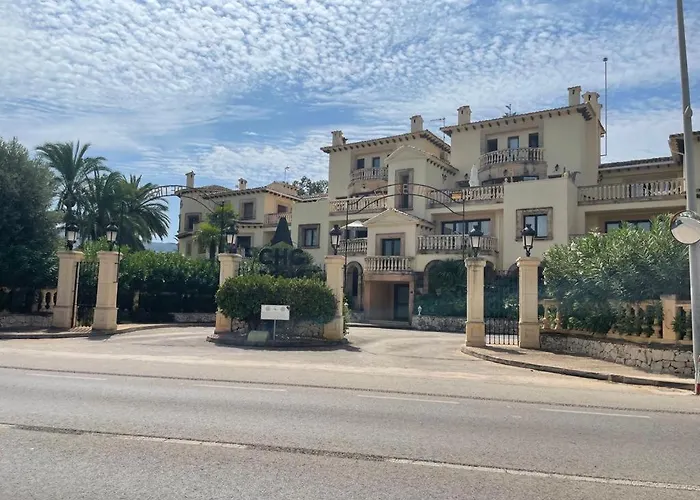 Marina Lodge